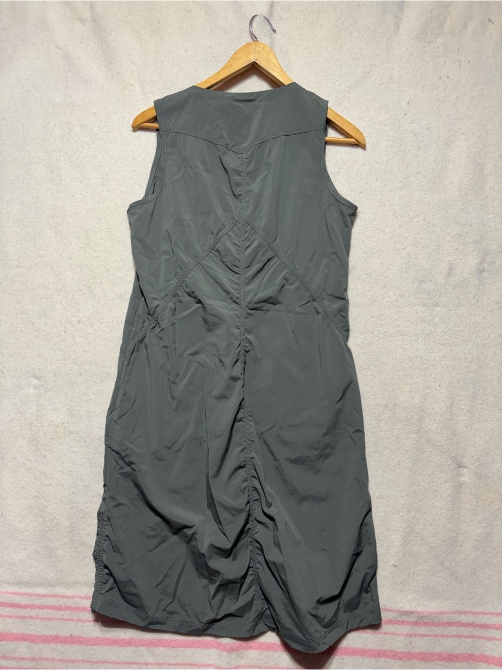 Indygena Olive Green Sleeveless Travel Dress Size Medium Lightweight Outdoor - Picture 3 of 4